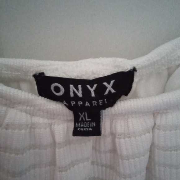 2/$25 Women's Onyx Apparel Ruffled Blouse White Size. XL - Picture 3 of 5
